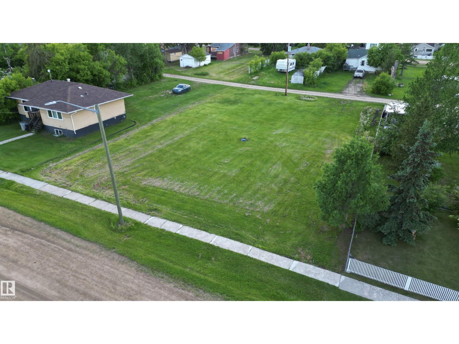 4718 52 St Property Photo 5