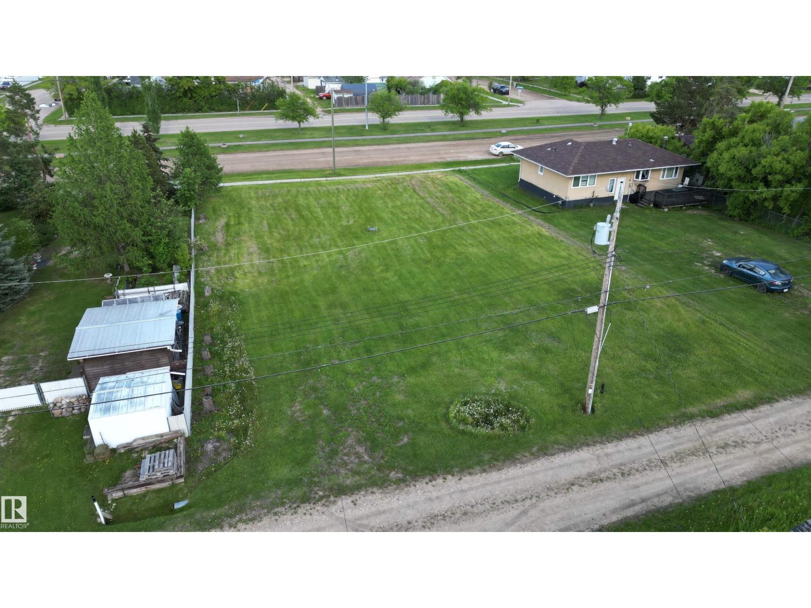 4718 52 St Property Photo 6