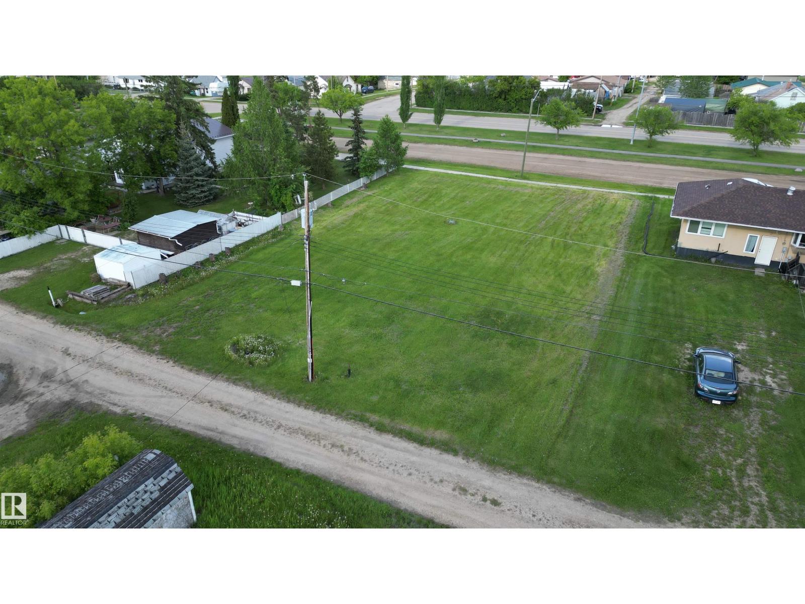 4718 52 St Property Photo 7