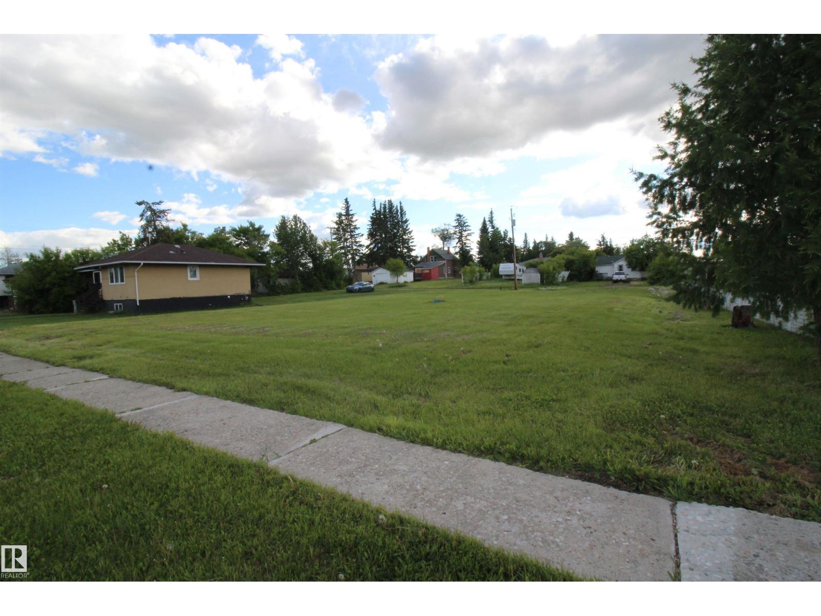 4718 52 St Property Photo 9