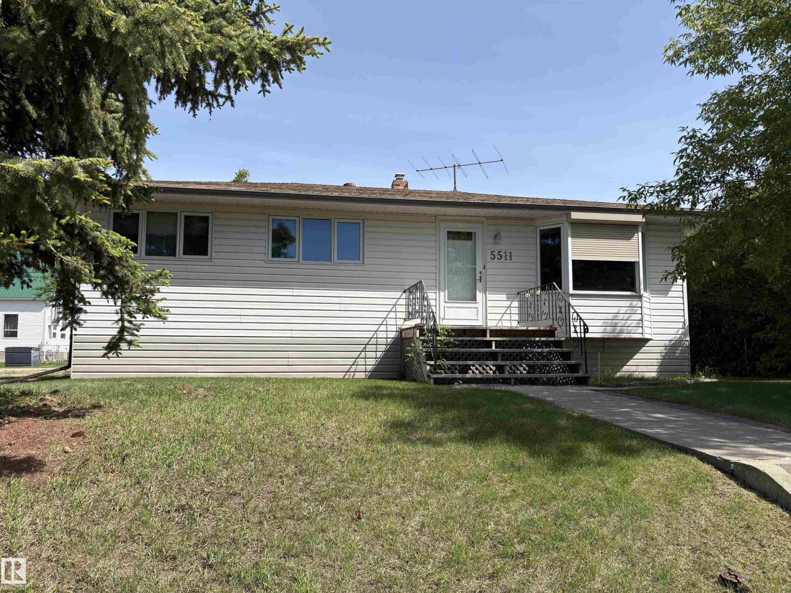 5511 50 St Property Photo 1
