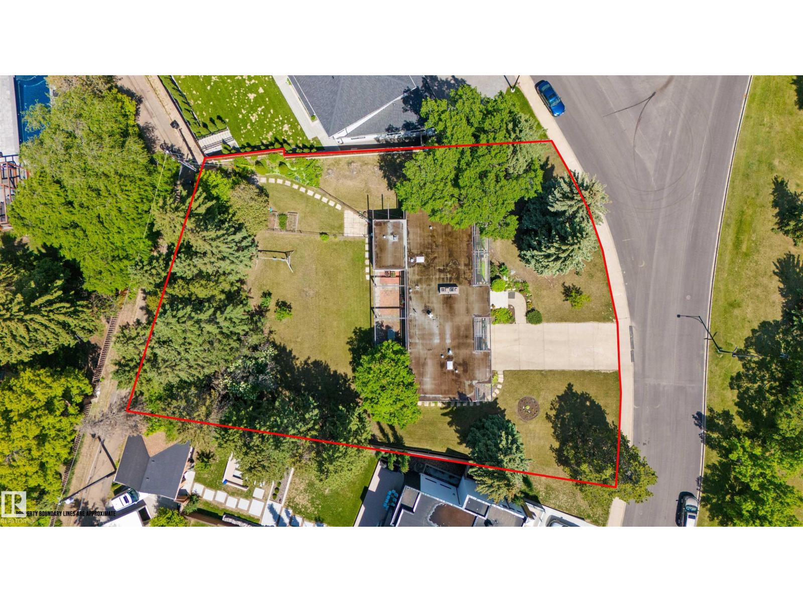 8 Laurier Pl Nw Property Photo 3