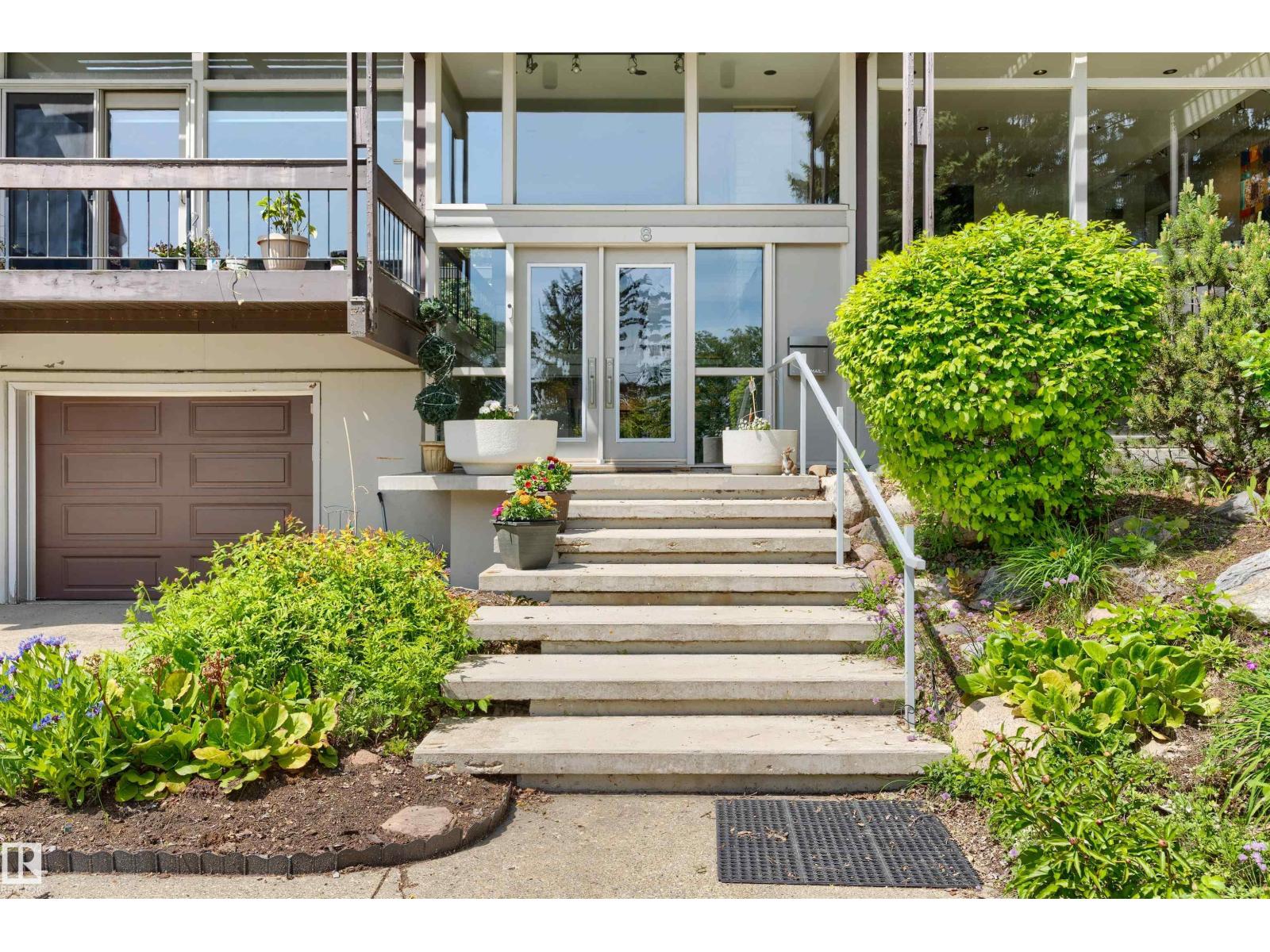 8 Laurier Pl Nw Property Photo 5