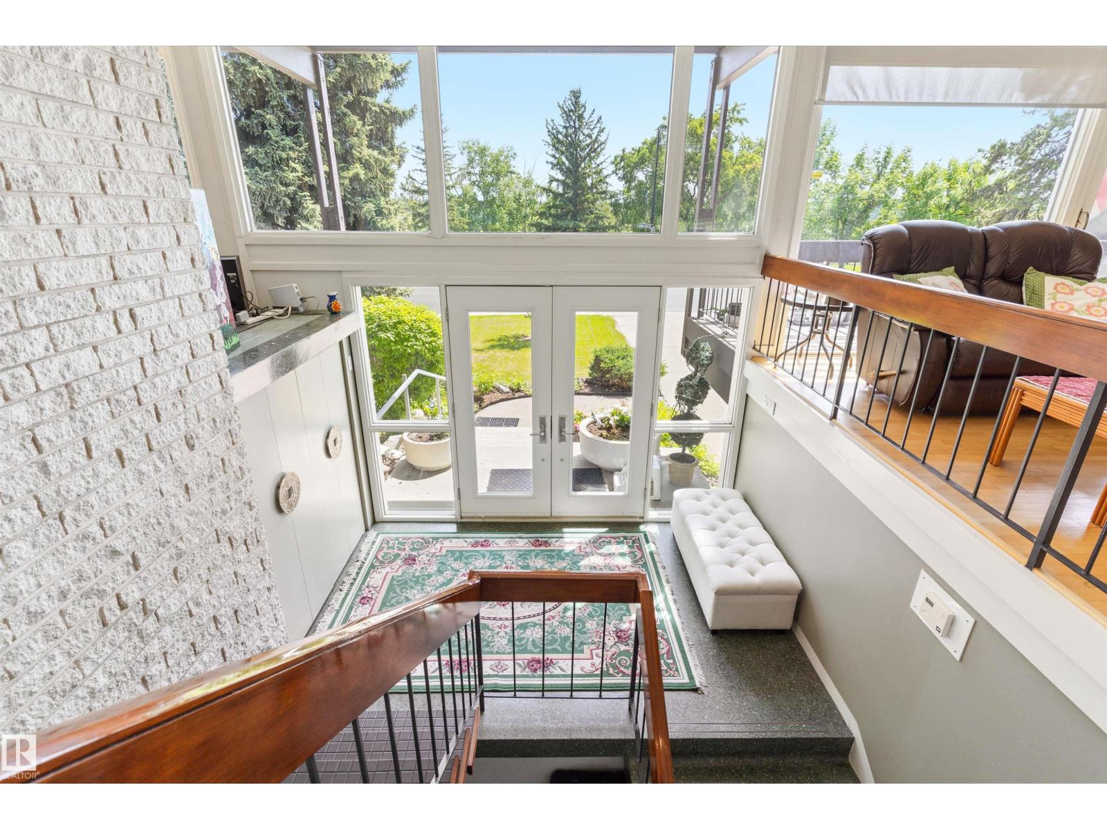 8 Laurier Pl Nw Property Photo 6