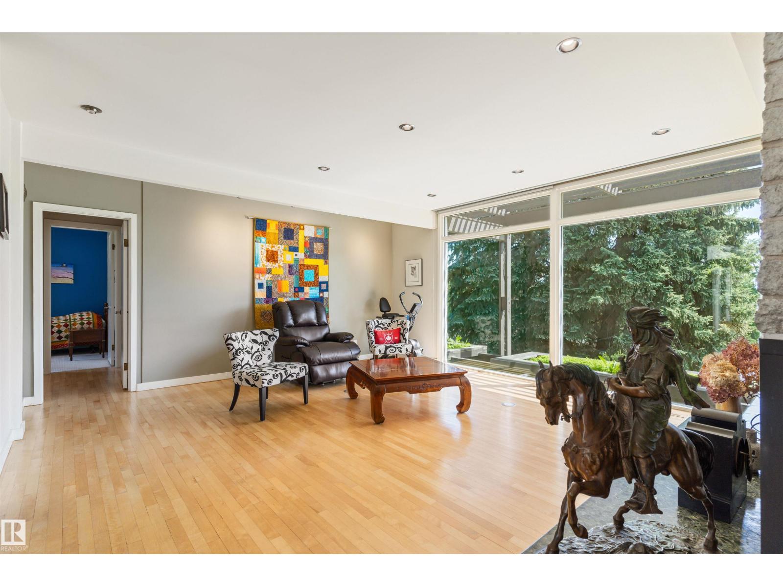 8 Laurier Pl Nw Property Photo 10