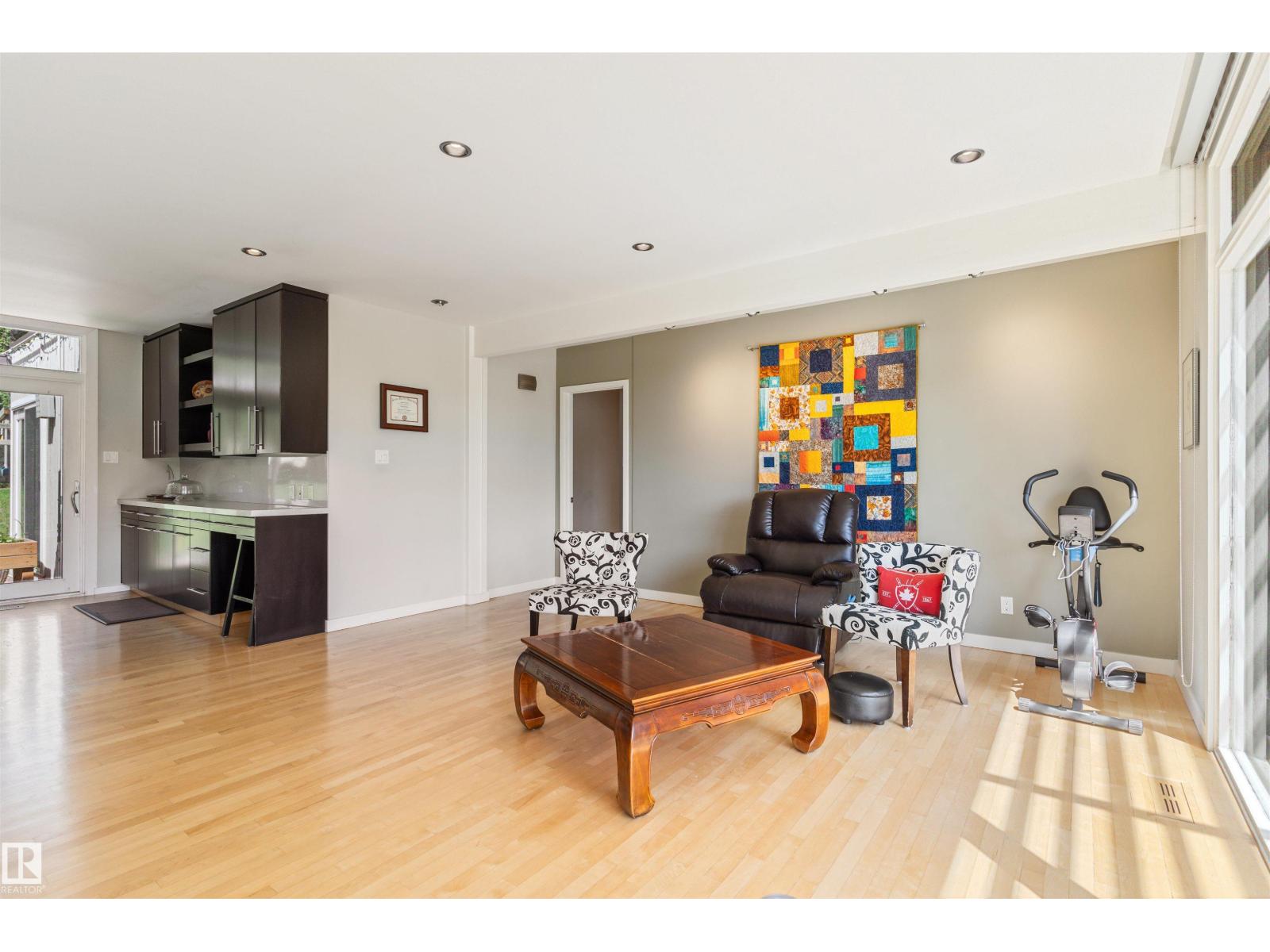 8 Laurier Pl Nw Property Photo 12