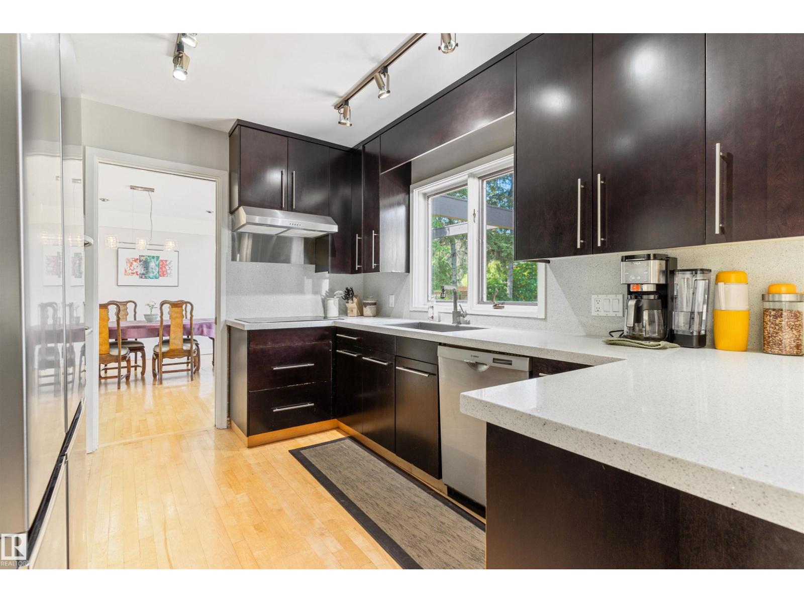 8 Laurier Pl Nw Property Photo 16