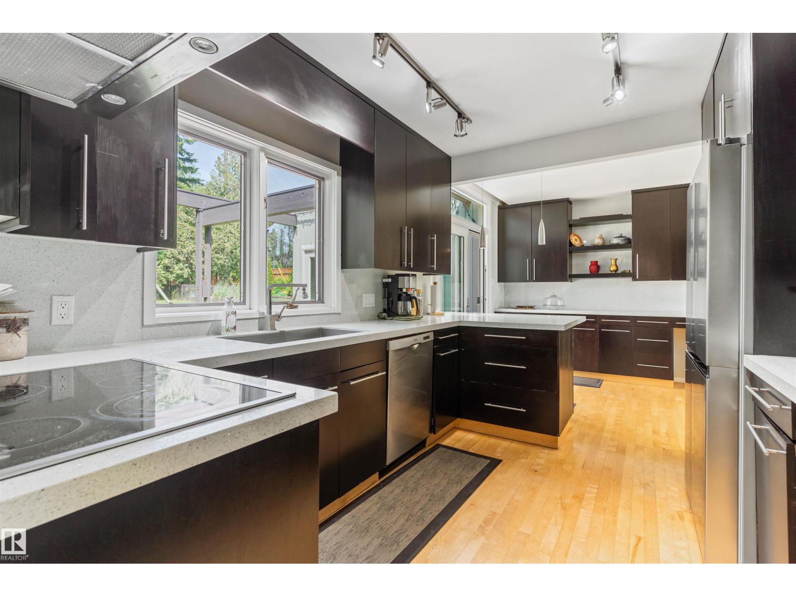 8 Laurier Pl Nw Property Photo 17