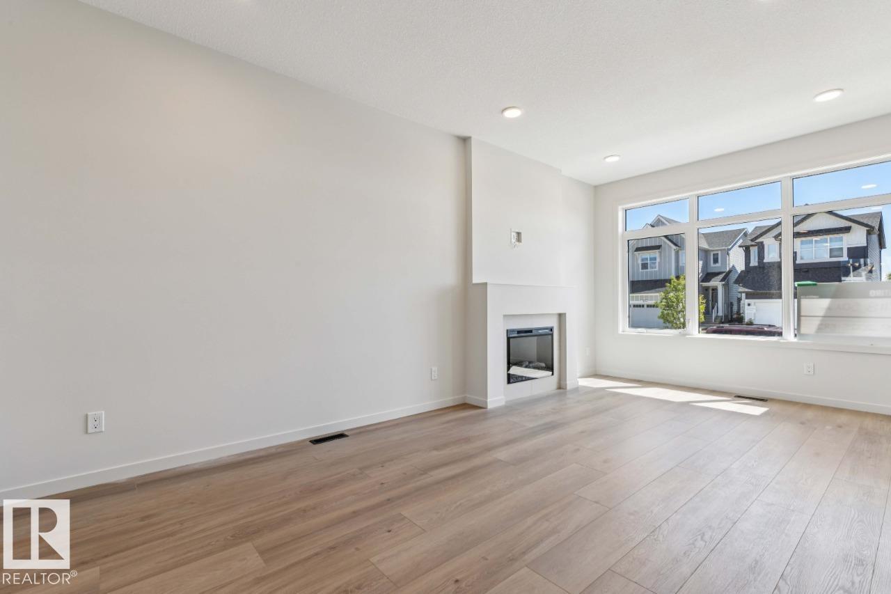 7118 50a Av Property Photo 5