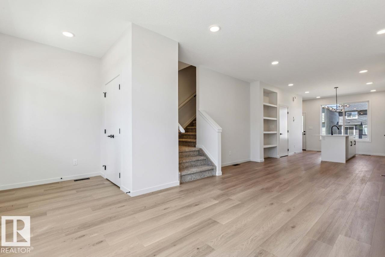 7118 50a Av Property Photo 6