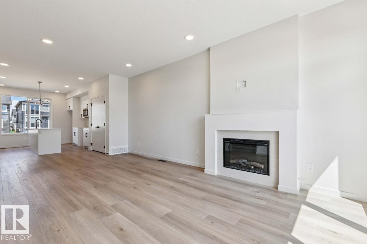 7118 50a Av Property Photo 7