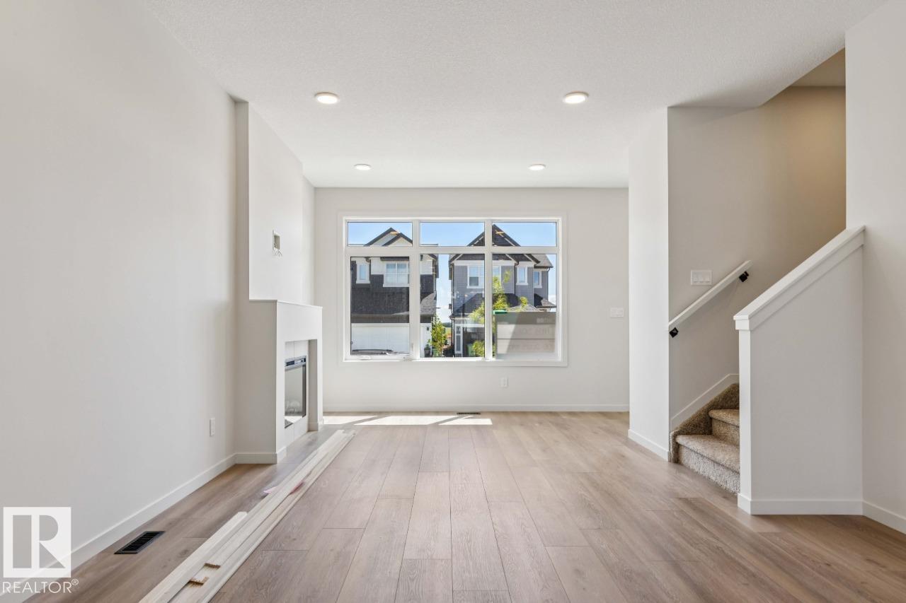 7118 50a Av Property Photo 8