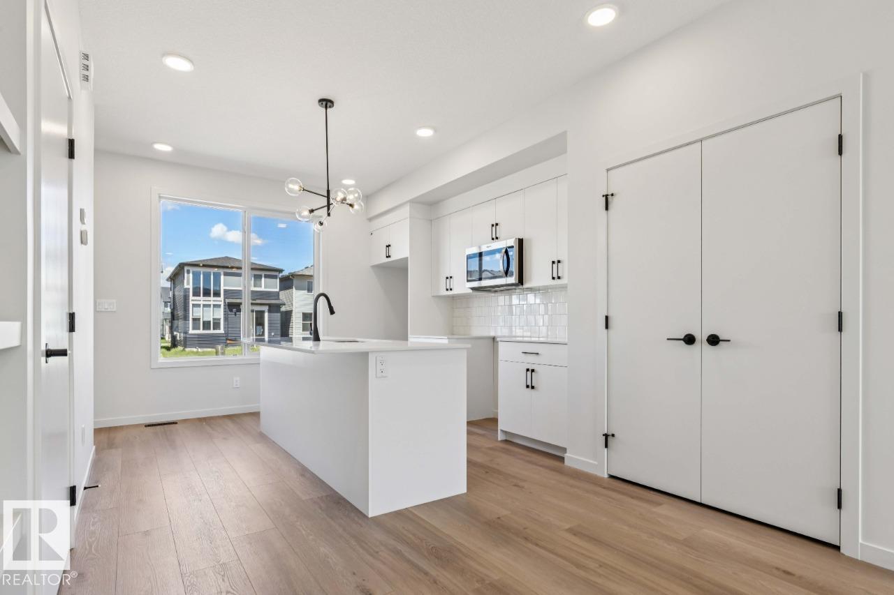 7118 50a Av Property Photo 10