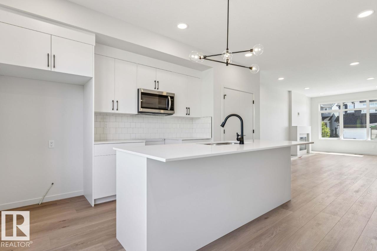 7118 50a Av Property Photo 11