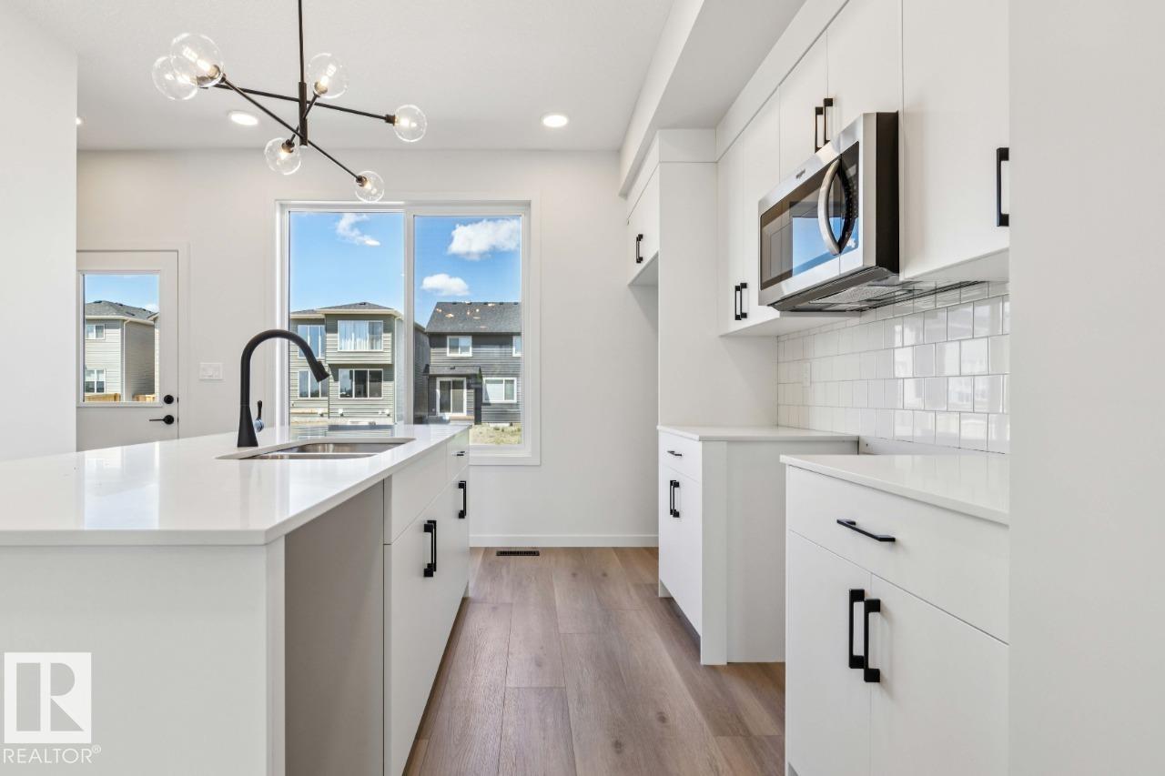7118 50a Av Property Photo 13
