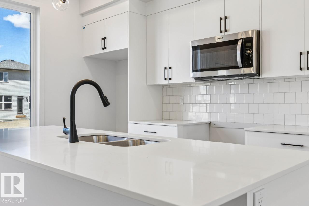 7118 50a Av Property Photo 14