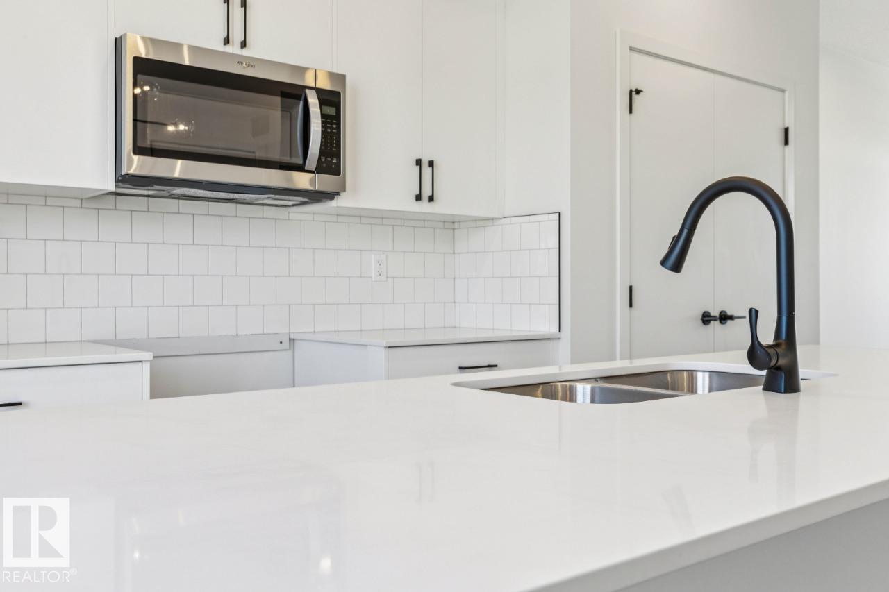 7118 50a Av Property Photo 16
