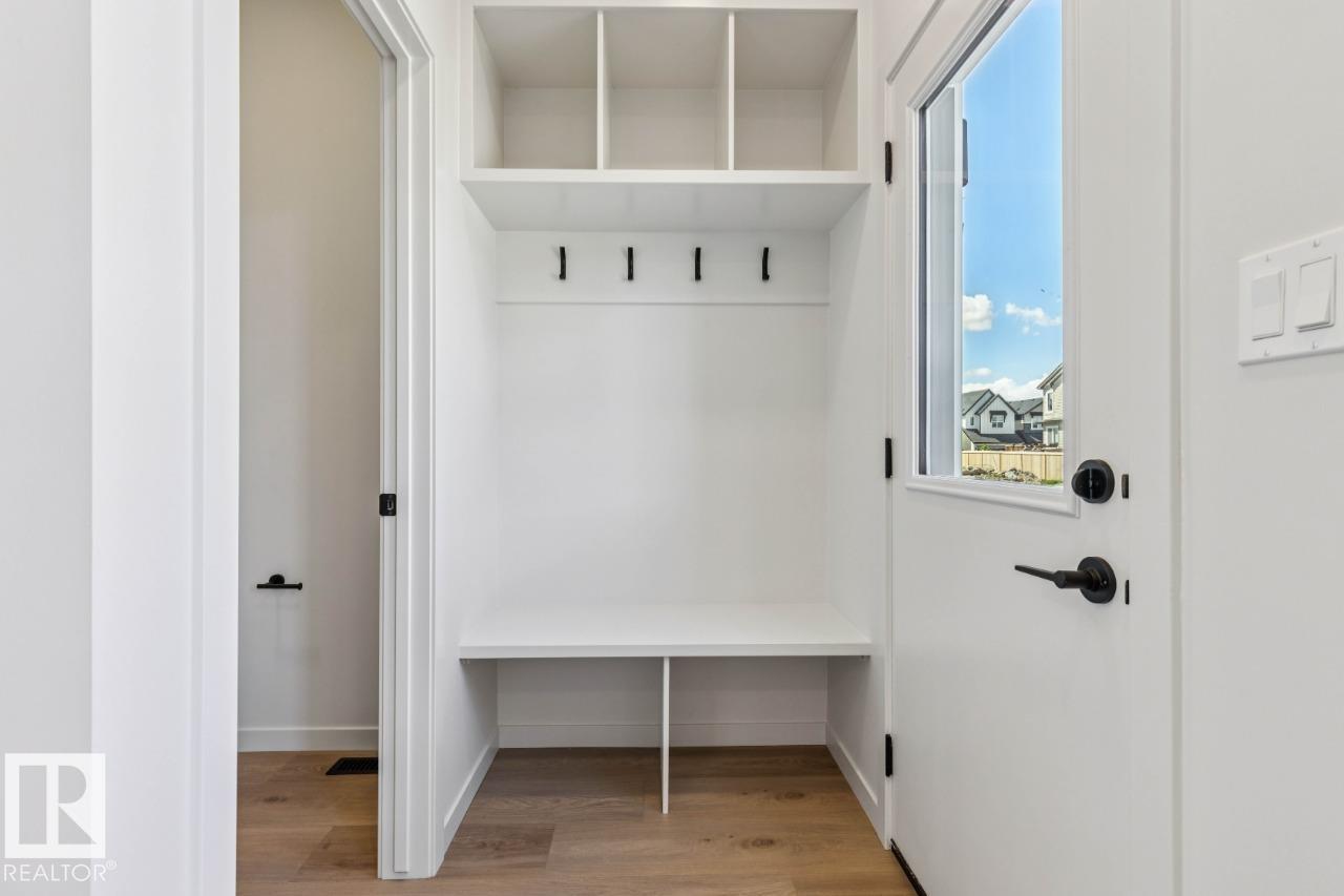 7118 50a Av Property Photo 17