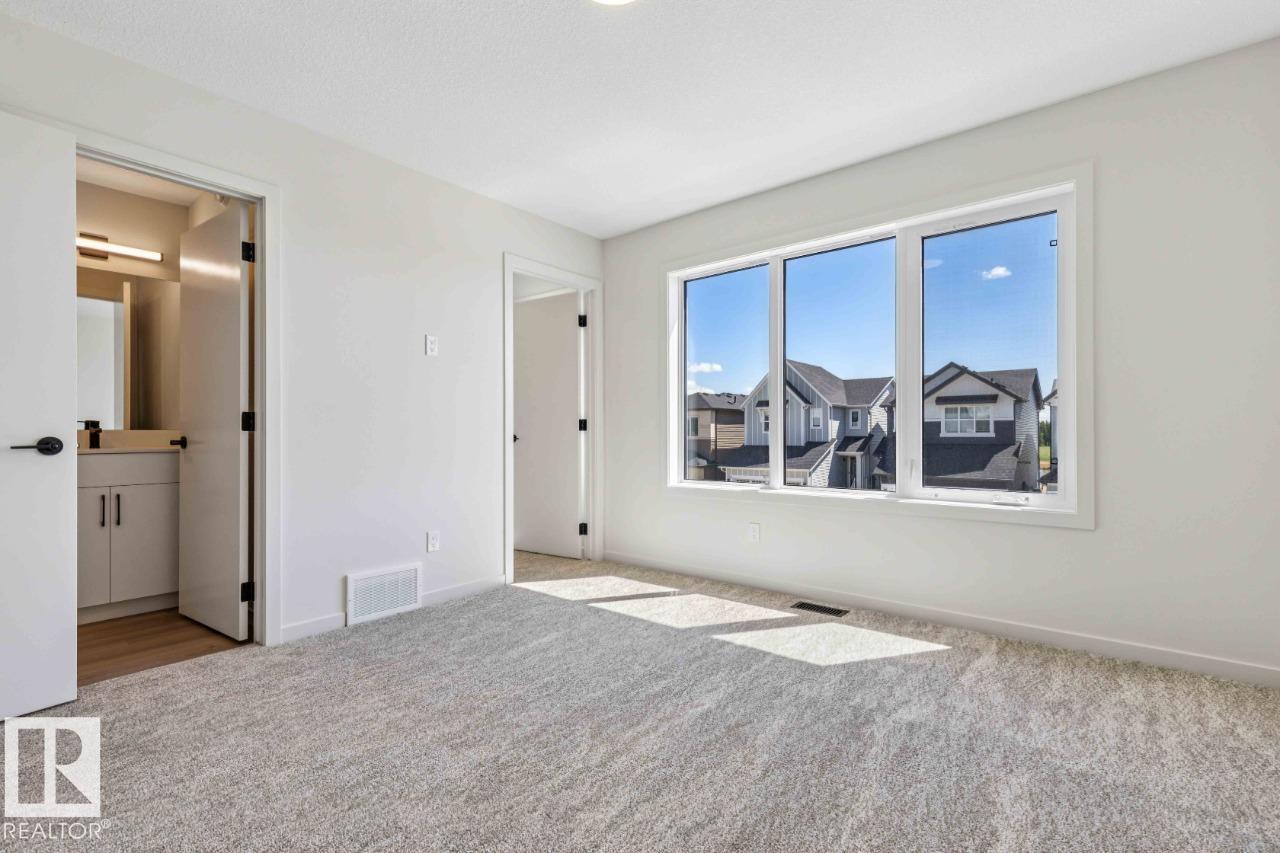 7118 50a Av Property Photo 20