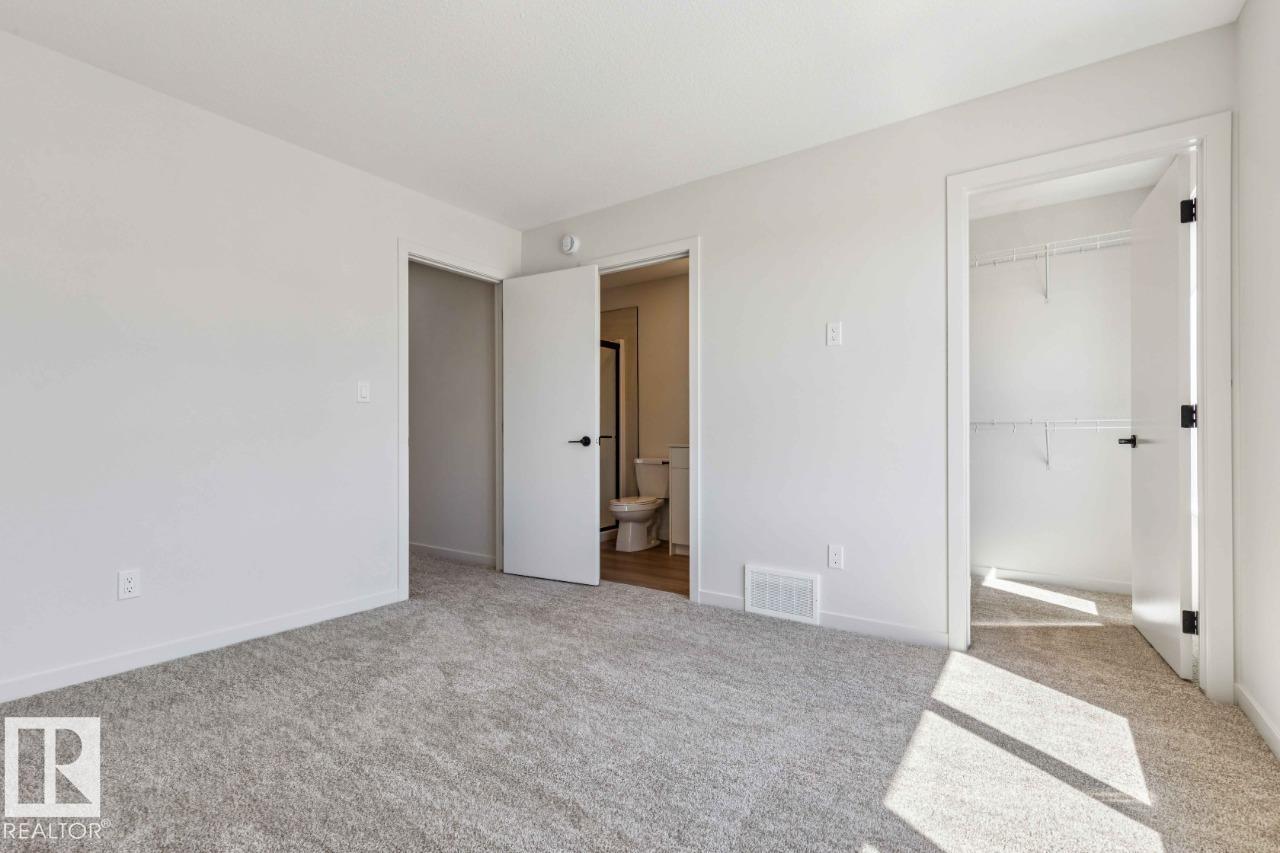 7118 50a Av Property Photo 21