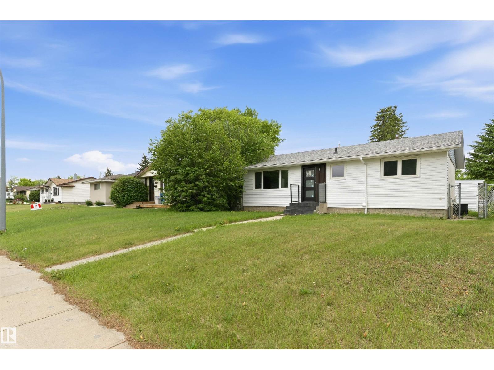 8328 165 ST NW Property Photo 1