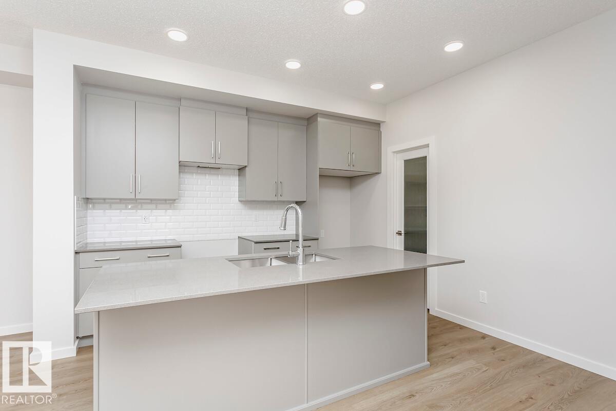 2851 64 St Sw Property Photo 2