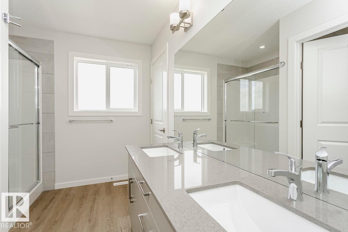 2851 64 St Sw Property Photo 4