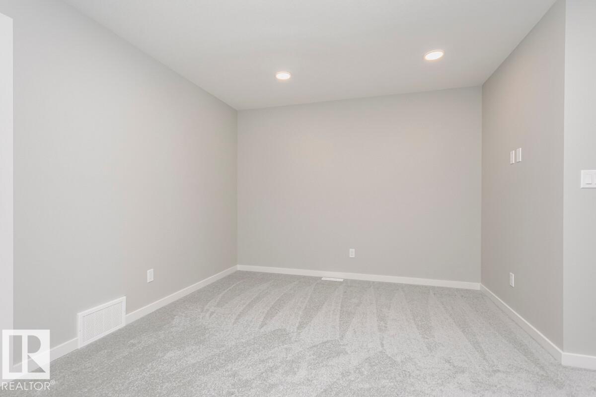 2851 64 St Sw Property Photo 6
