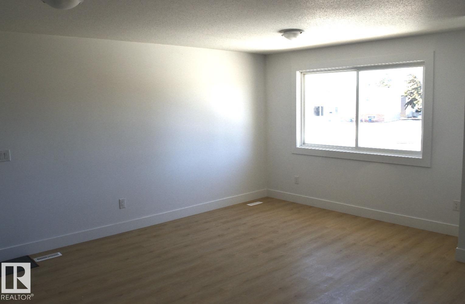 3601 53 Street Property Photo 4