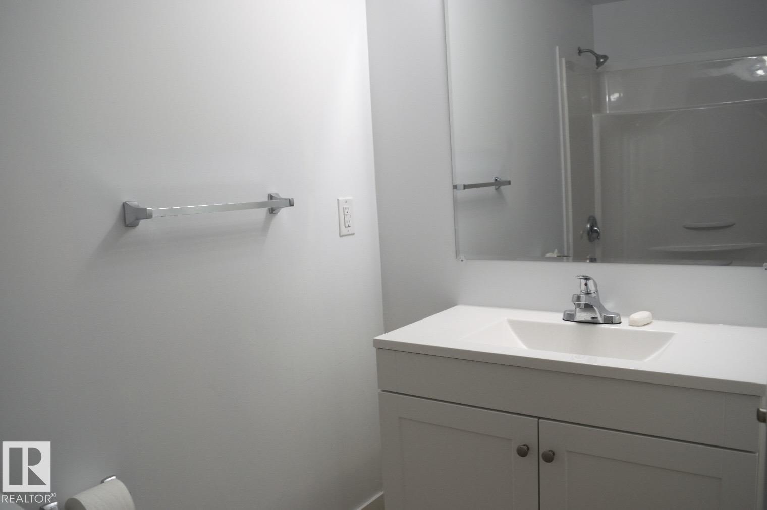 3601 53 Street Property Photo 5