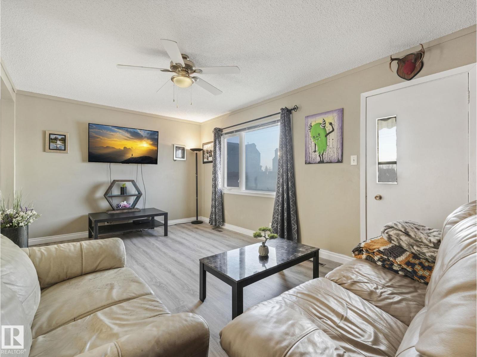 5305 46 St Property Photo 3