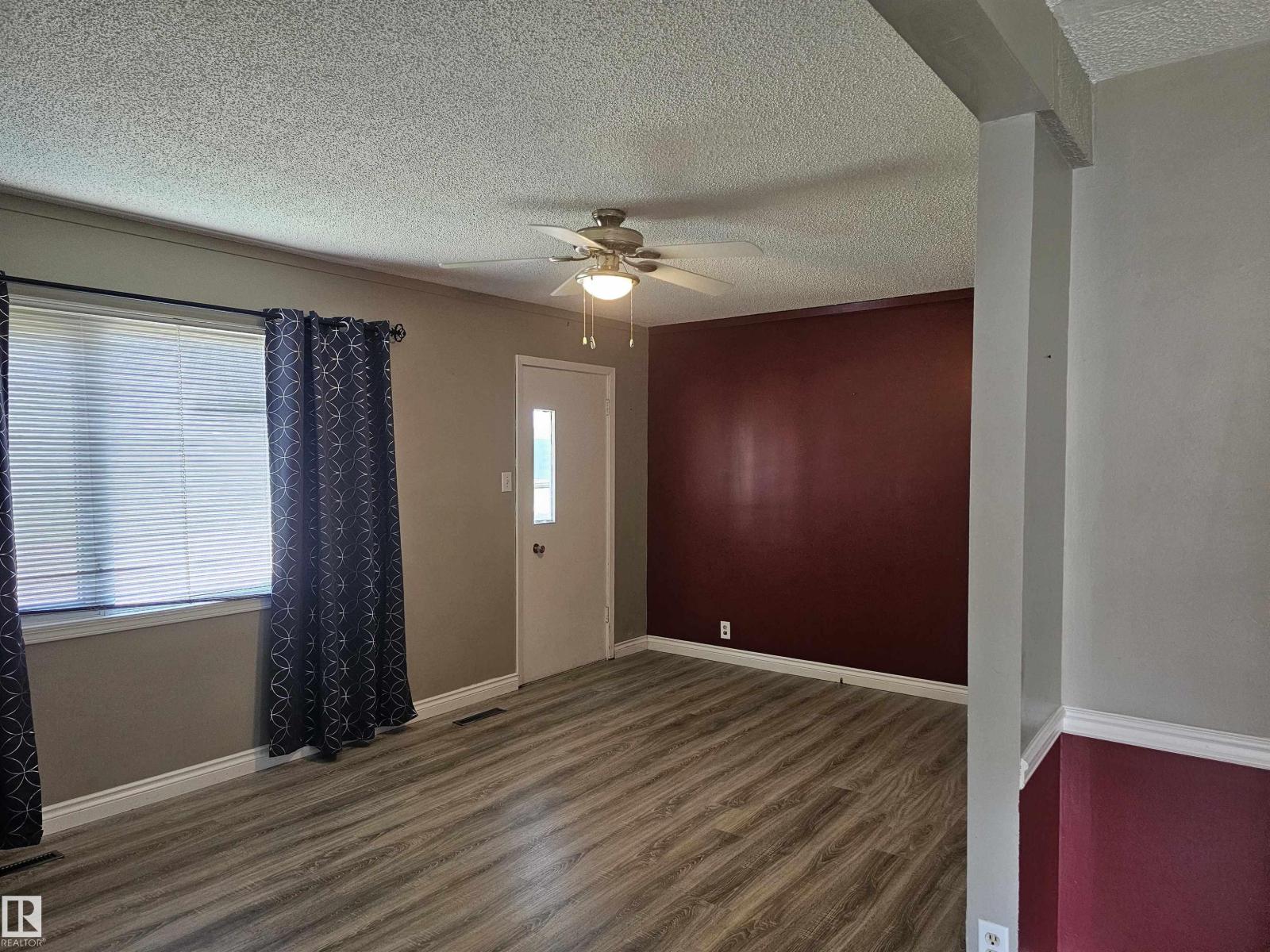 5305 46 St Property Photo 4