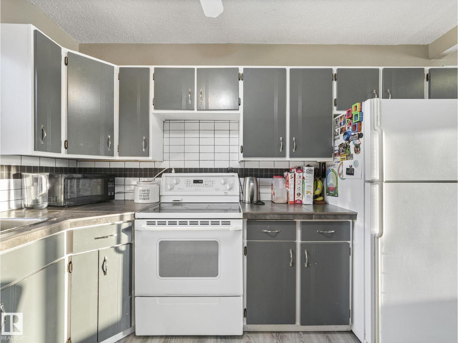 5305 46 St Property Photo 9