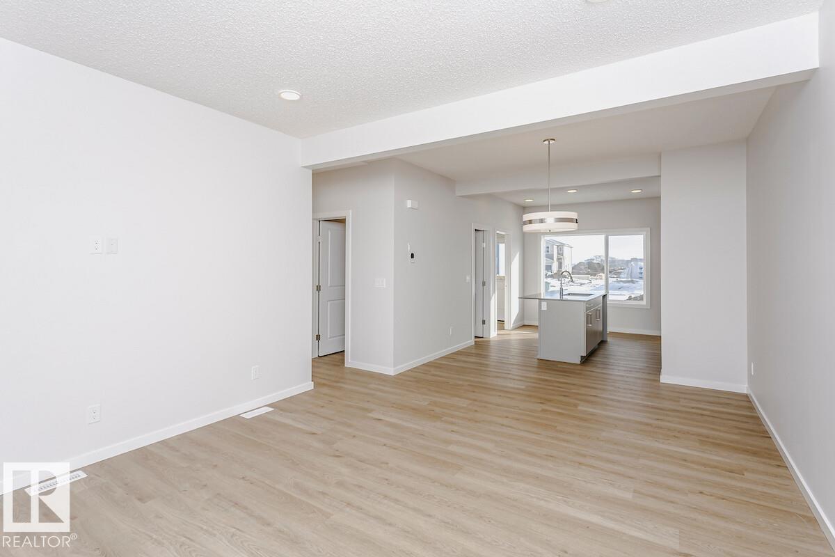 29 Mcleod Av Property Photo 6