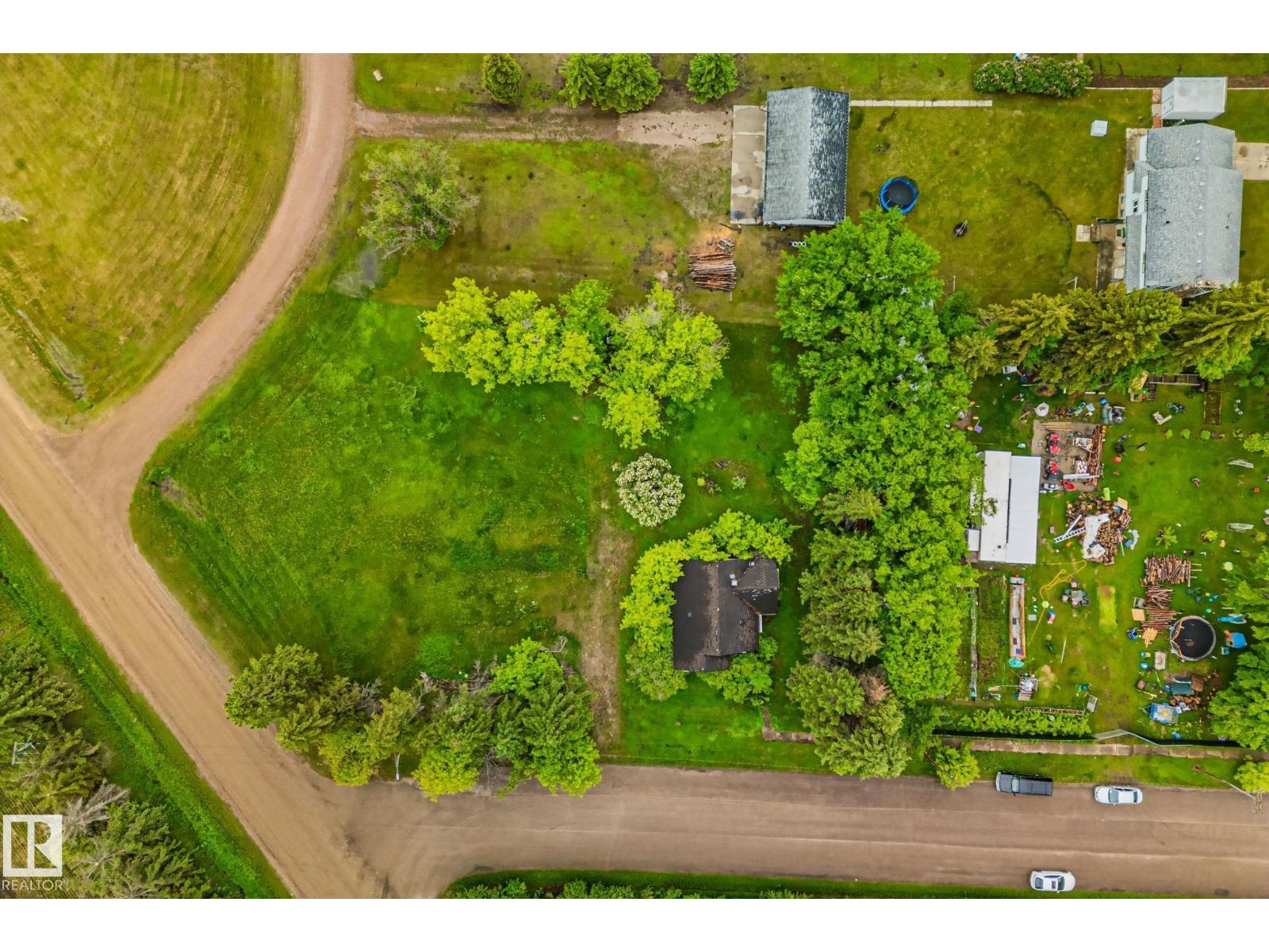 5305 51 St Property Photo 1