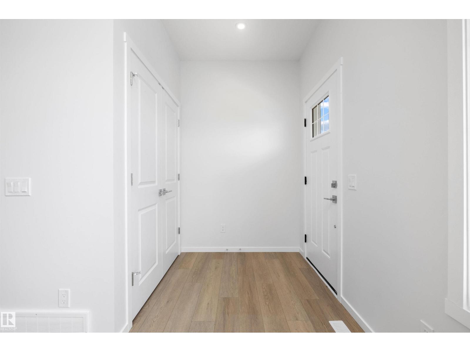 15656 3 St Ne Property Photo 3