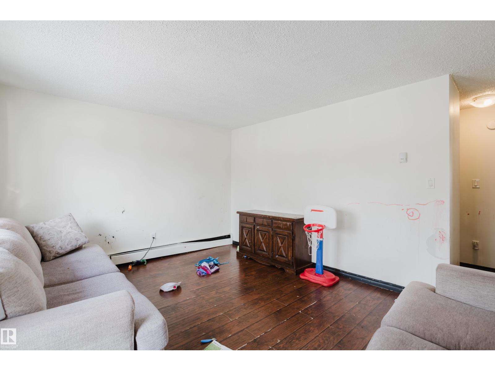 3917/3919 54 St Property Photo 15