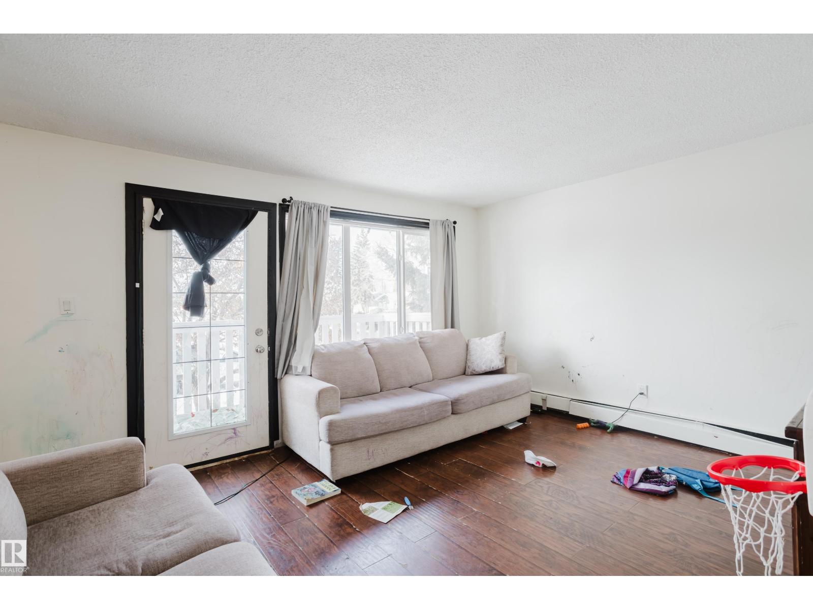 3917/3919 54 St Property Photo 16