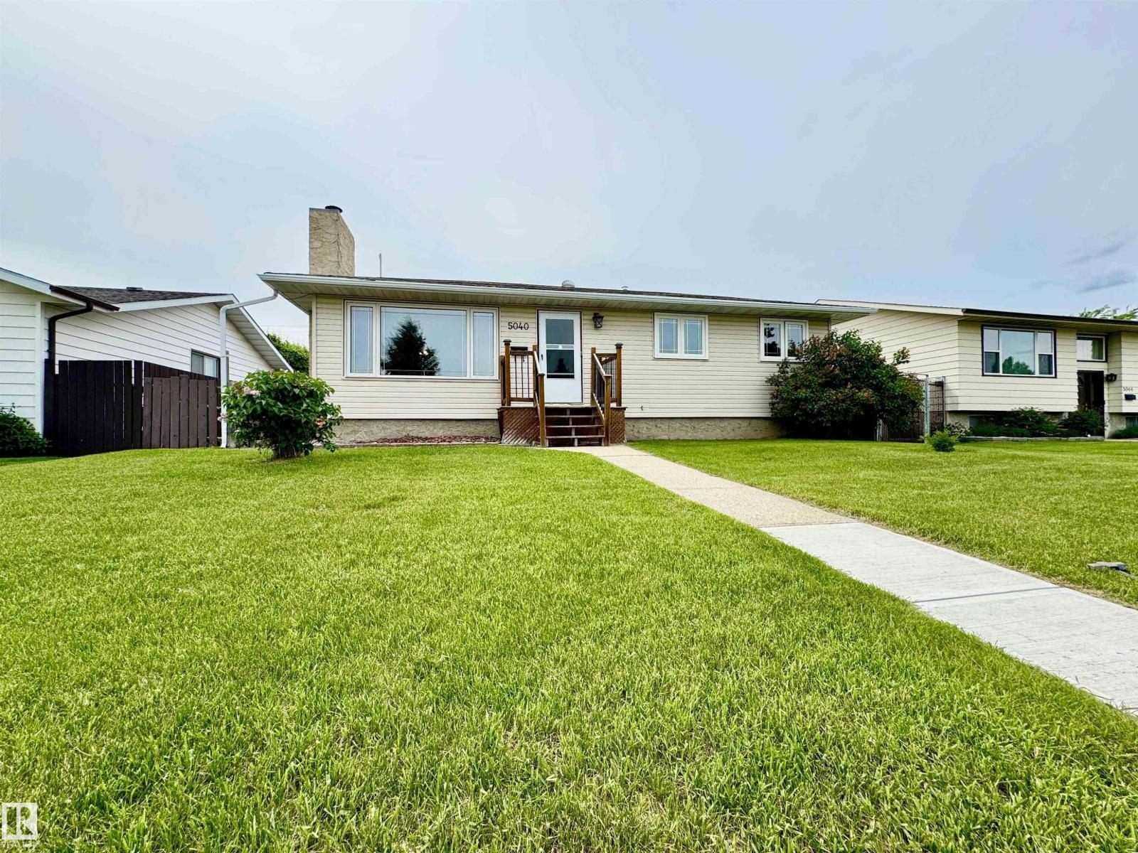 5040 47 ST Property Photo 1