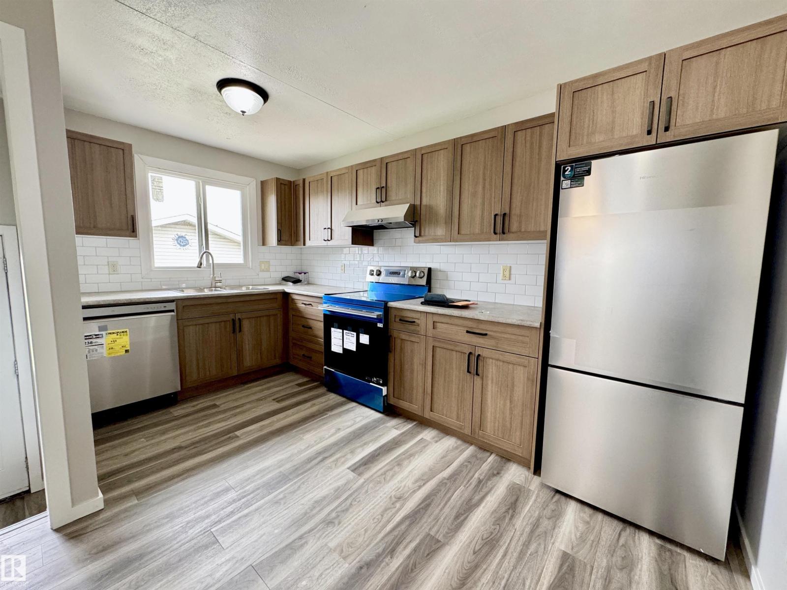 5040 47 St Property Photo 6