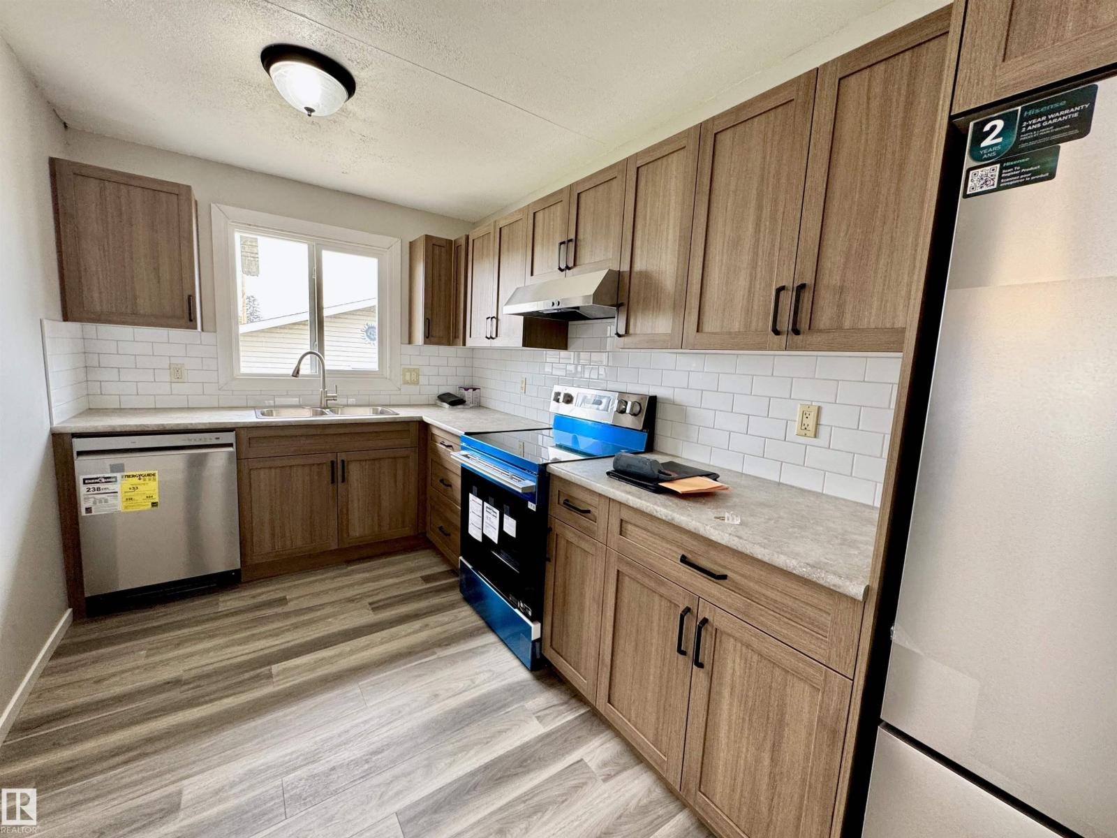 5040 47 St Property Photo 7