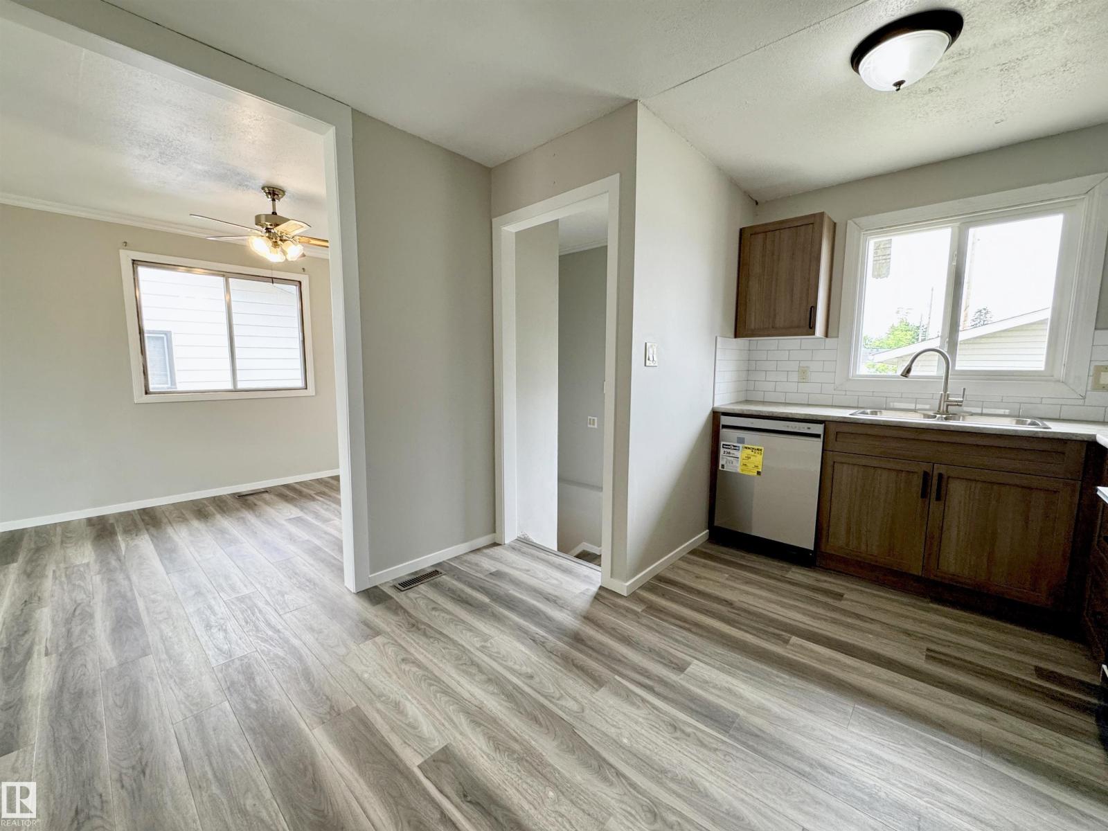 5040 47 St Property Photo 8