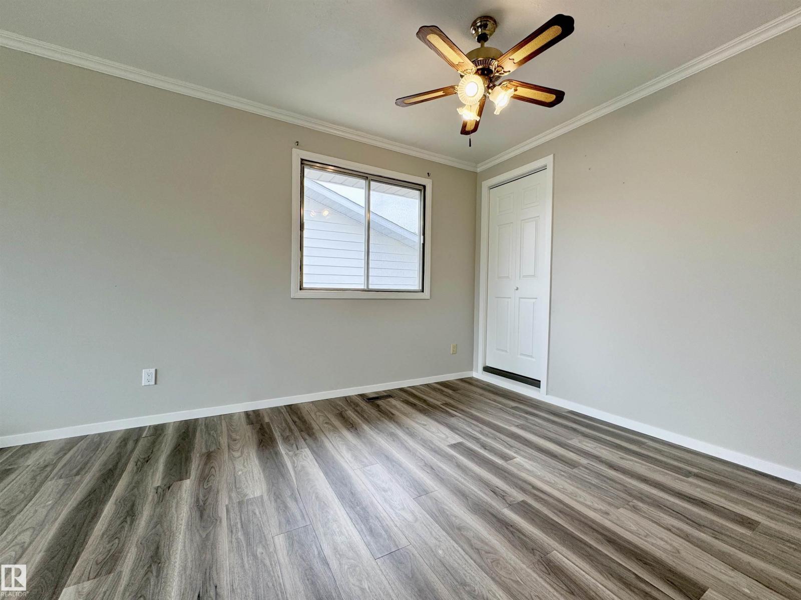 5040 47 St Property Photo 9