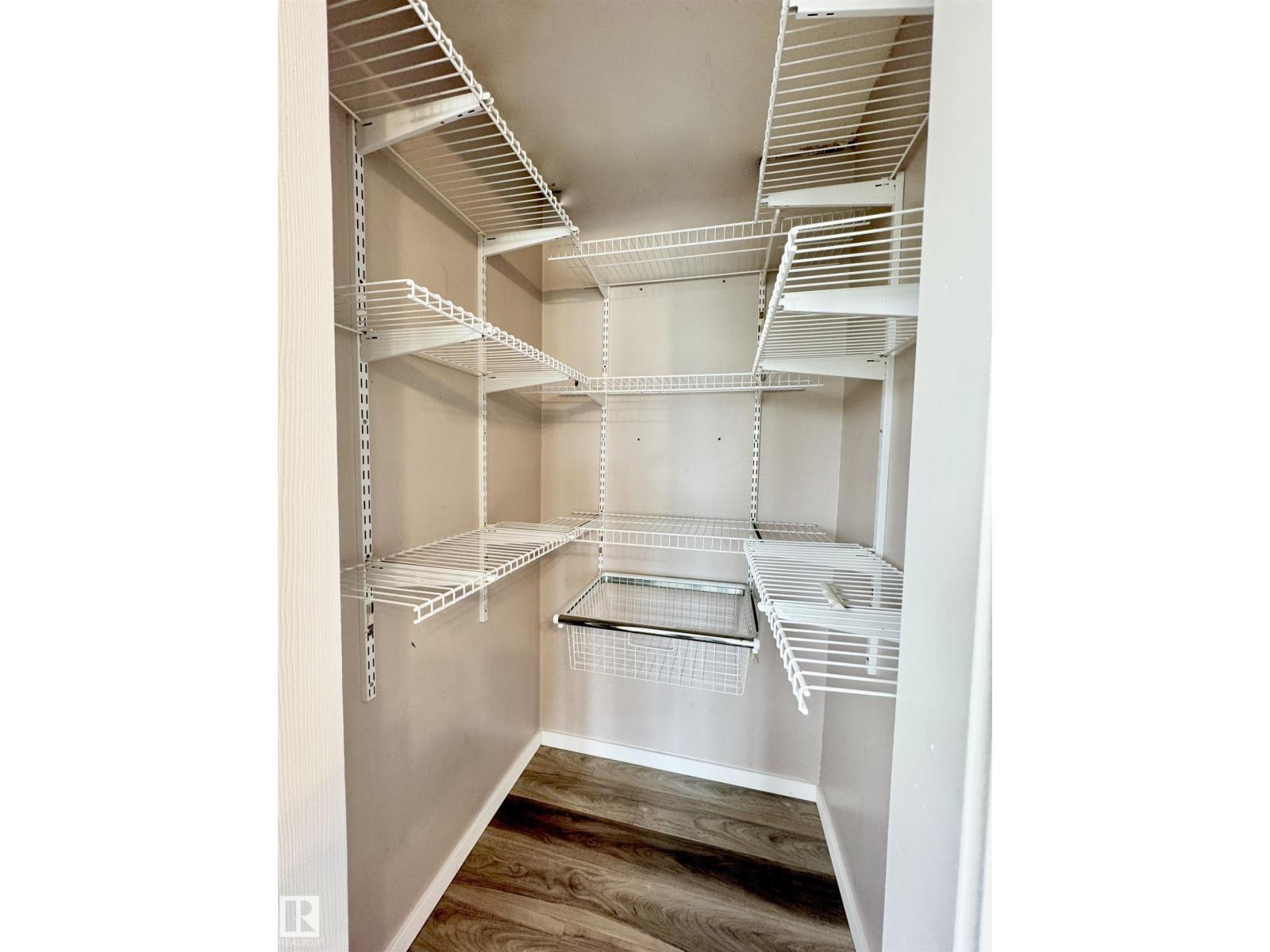 5040 47 St Property Photo 10