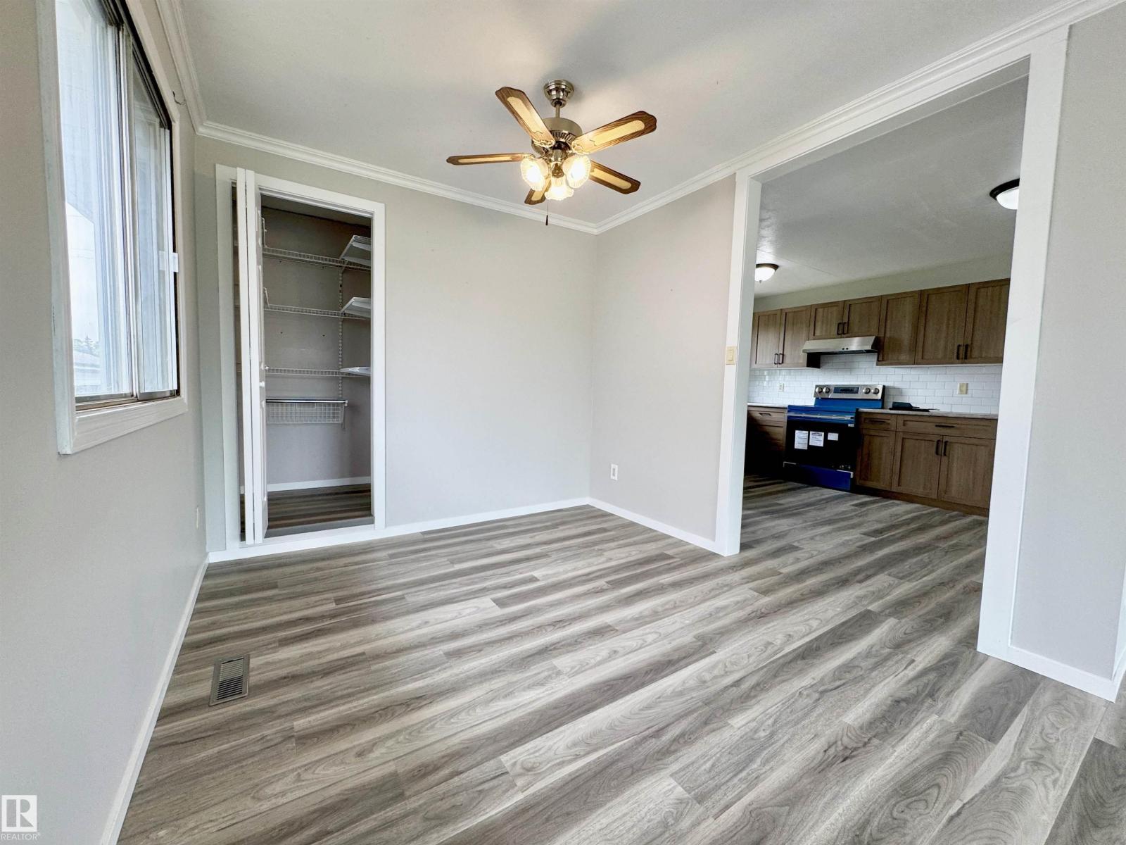5040 47 St Property Photo 11