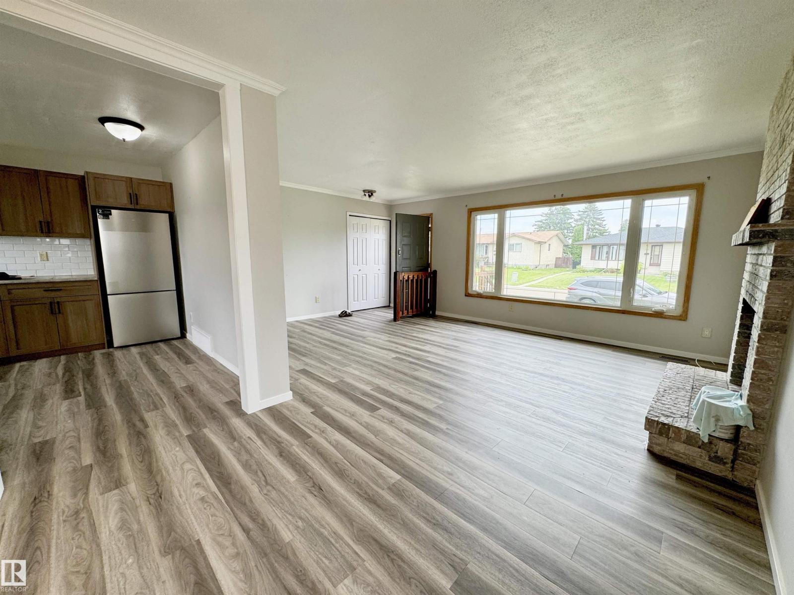 5040 47 St Property Photo 12