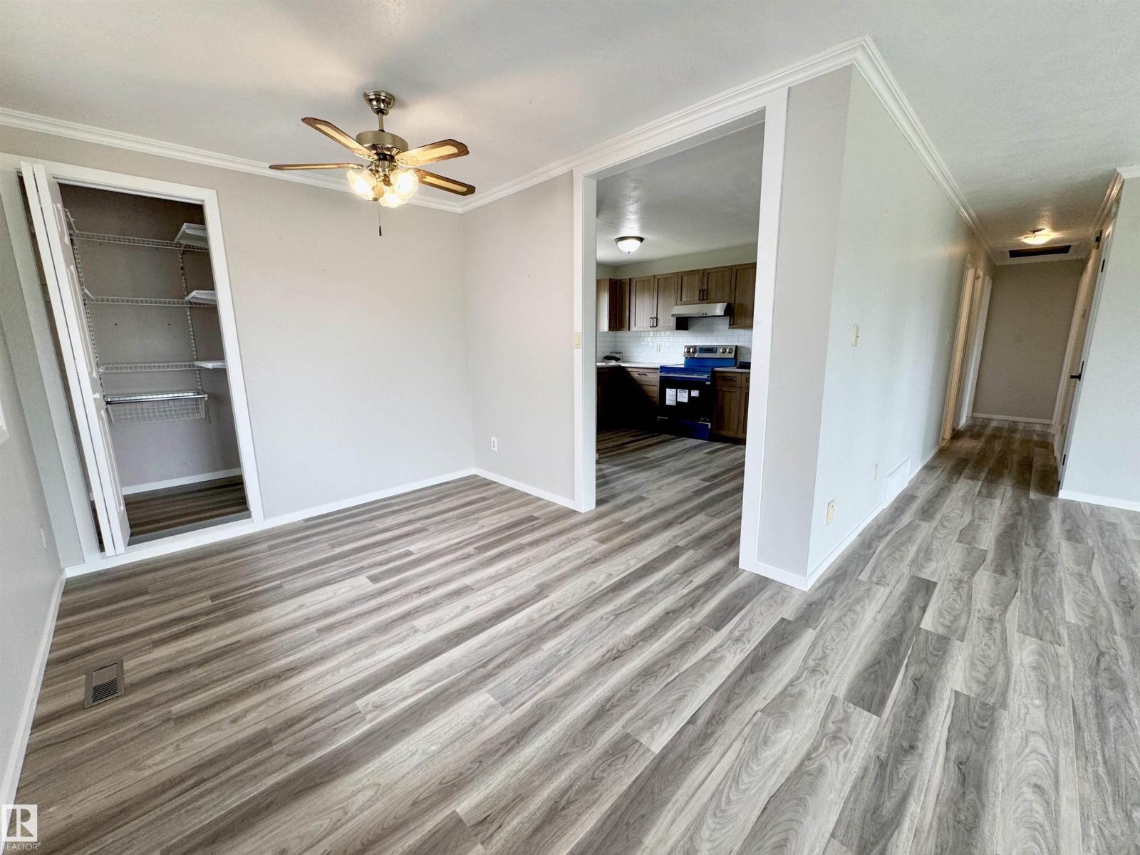 5040 47 St Property Photo 13