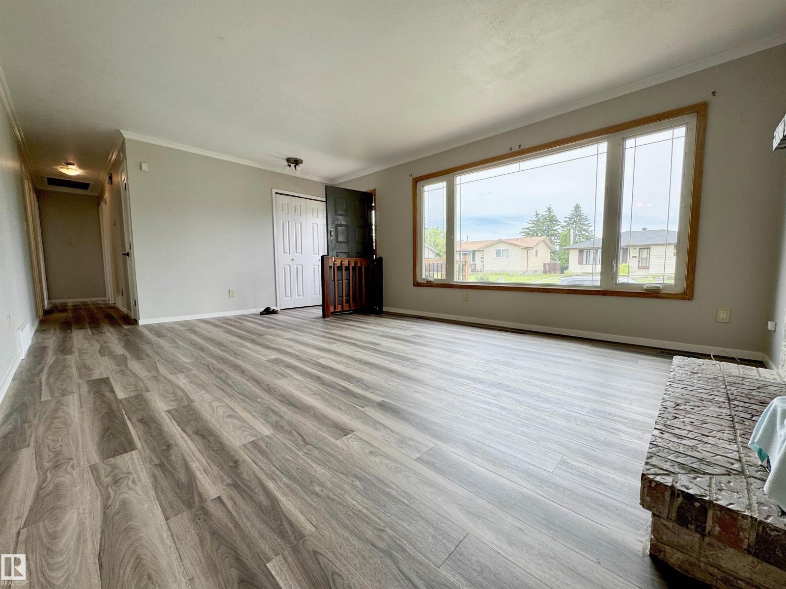 5040 47 St Property Photo 14