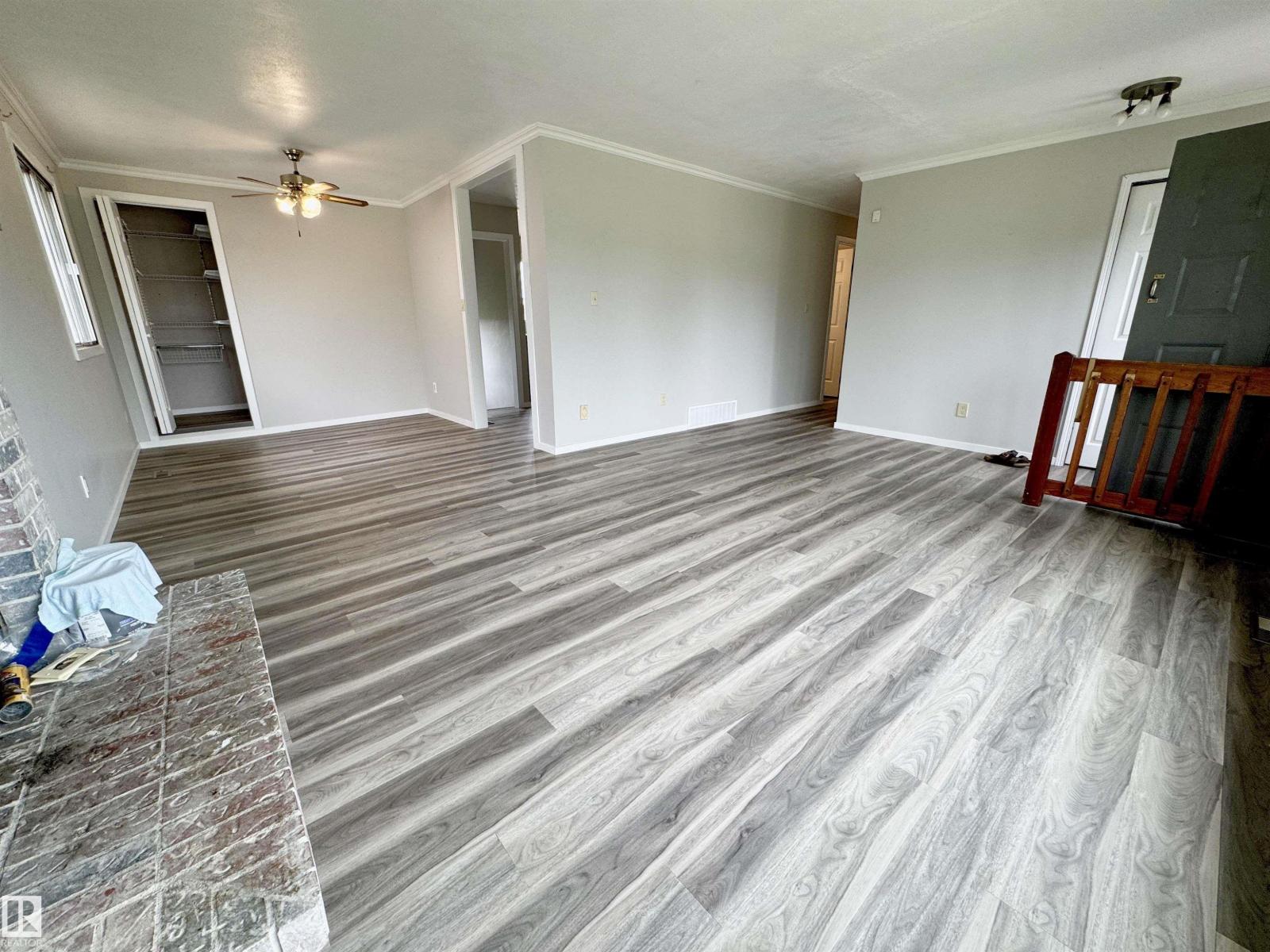 5040 47 St Property Photo 15