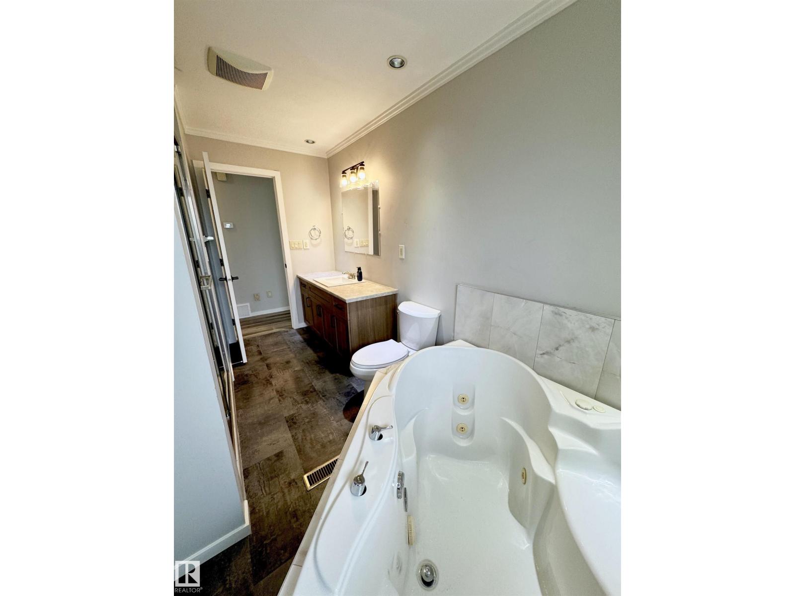5040 47 St Property Photo 21